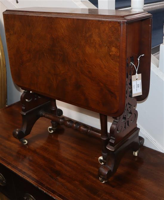 A Victorian walnut small Sutherland table W.52cm